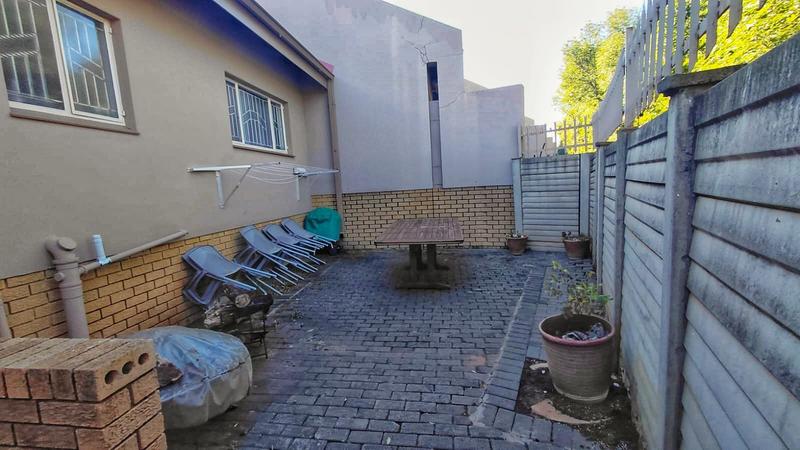 2 Bedroom Property for Sale in Langenhovenpark Free State